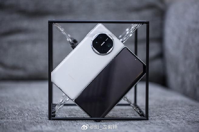 年度理sheng财zhi产品又来了,huawei mate x5 典藏版羽砂白简直不能再
